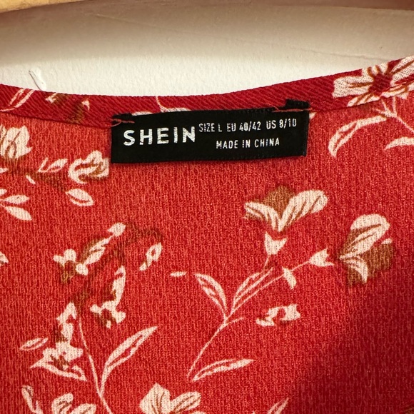 Shein Short Evasive Sleeves Red/White Flowers Blouse - Picture 4 of 7